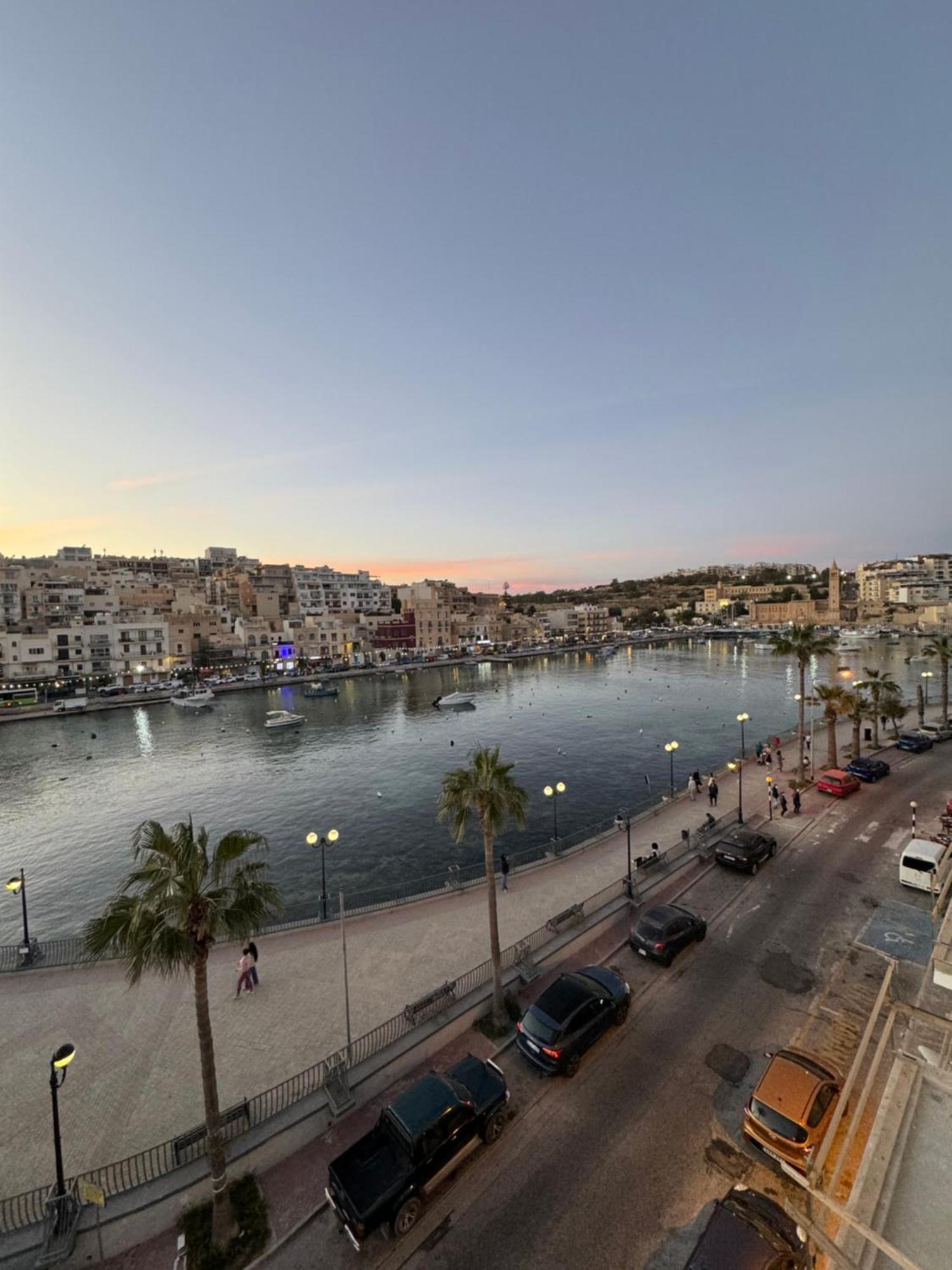 B&s Seafront Duplex Penthouse * Marsaskala